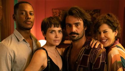 მეზობლად / The Next Door (A Porta ao Lado)